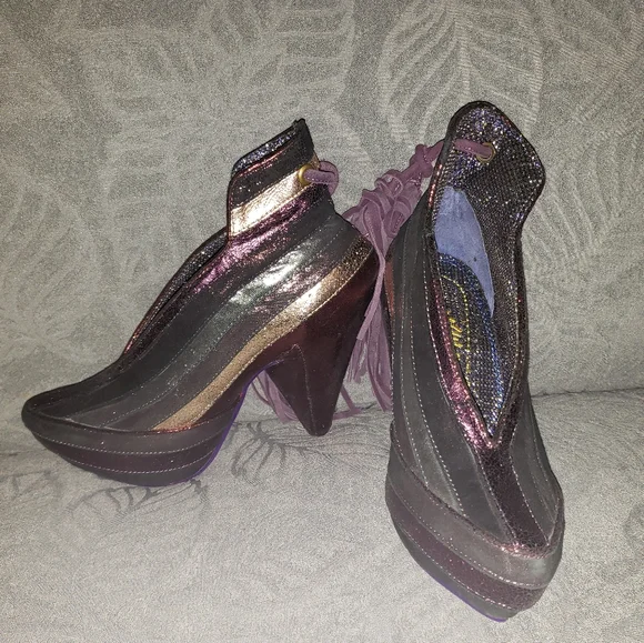 Size 6.5 Irregular Choice Heels Half Eaten Apple. Great Condition - Picture 1 of 8